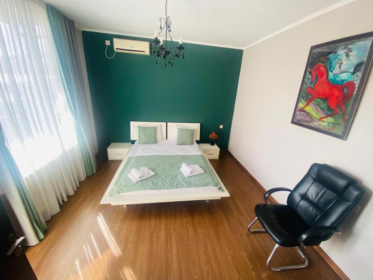 9 Borbalo Street Apartment With Terrace تبليسي المظهر الخارجي الصورة